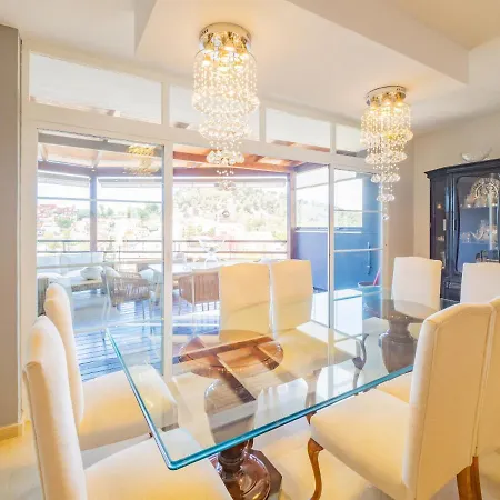 Cubo's Gibralfaro Townhouse *
